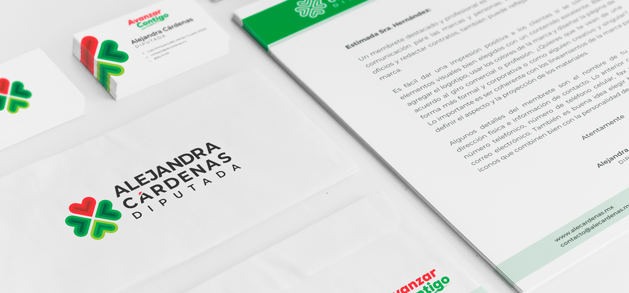 Visualización de tarjetas y papelería con la identidad Alejandra Cárdenas Diputada.